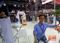 上海工業展“機器人”區異?；鸨?，高新技術